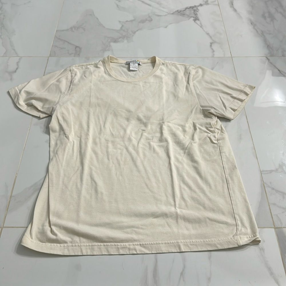 Claudia Barnes size medium T-shirt